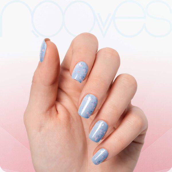 Marca: NOOVES. Imagen: Artic-Blue-7.jpg. NOOVES NAILS Láminas de Uñas de Gel Precurado Premium - Artic Blue | Azul | Tiras De Uñas De Gel semicurado| Pegatinas Uñas Semipermanente en Gel| Gel Nail stickers| Uñas de gel Pegatinas