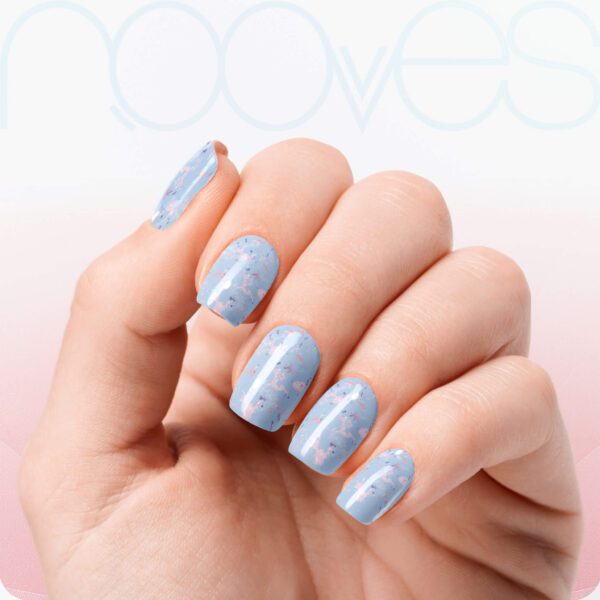 Marca: NOOVES. Imagen: Artic-Blue-9.jpg. NOOVES NAILS Láminas de Uñas de Gel Precurado Premium - Artic Blue | Azul | Tiras De Uñas De Gel semicurado| Pegatinas Uñas Semipermanente en Gel| Gel Nail stickers| Uñas de gel Pegatinas