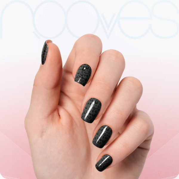 Marca: NOOVES. Imagen: Black-Leopard-7.jpg. NOOVES NAILS Láminas de Uñas de Gel Precurado Premium - Black Leopard - Art Design | Tiras De Uñas De Gel Semicurado| Pegatinas Uñas Semipermanente en Gel| Gel Nail stickers| Uñas de gel Pegatinas