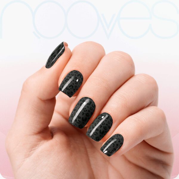 Marca: NOOVES. Imagen: Black-Leopard-9.jpg. NOOVES NAILS Láminas de Uñas de Gel Precurado Premium - Black Leopard - Art Design | Tiras De Uñas De Gel Semicurado| Pegatinas Uñas Semipermanente en Gel| Gel Nail stickers| Uñas de gel Pegatinas