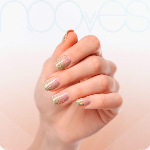 Marca: NOOVES. Imagen: Gold-Glitter-11.jpg. NOOVES NAILS Láminas de Uñas de Gel Precurado Premium - Gold Glitter - Dorado (Glitter - Dorado) | Tiras De Uñas De Gel semicurado| Pegatinas Uñas Semipermanente en Gel| Gel Nail stickers| Uñas de gel Pegatinas