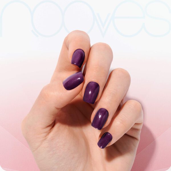 Marca: NOOVES. Imagen: Grape--Glow-8.jpg. NOOVES NAILS Láminas de Uñas de Gel Precurado Premium - Grape Glow | Violeta | Tiras De Uñas De Gel semicurado| Pegatinas Uñas Semipermanente en Gel| Gel Nail stickers| Uñas de gel Pegatinas