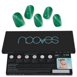 Marca: NOOVES. Imagen: Lamina_de_unas_de_gel_Premium_Nooves_Jade_Glass_1.png. NOOVES NAILS Láminas de Uñas de Gel Precurado Premium - Jade Glass - Verde (Glitter - Verde) | Tiras De Uñas De Gel Semicurado| Pegatinas Uñas Semipermanente en Gel| Gel Nail stickers| Uñas de gel Pegatinas