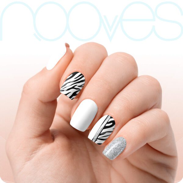 Marca: NOOVES. Imagen: LaminasdeGel-FunkyBaby-NoovesNails_82d249bf-4e40-4240-8738-7871cb576a7a.jpg. Starter Kit Beauty Nail Art|2 Láminas de Uñas de Gel Precurado Premium|Lámpara de uñas UV/LED|Gel Top Coat Glossy|Tiras De Uñas De Gel semicurado|Pegatinas Uñas Semipermanente en Gel|Gel Nail stickers