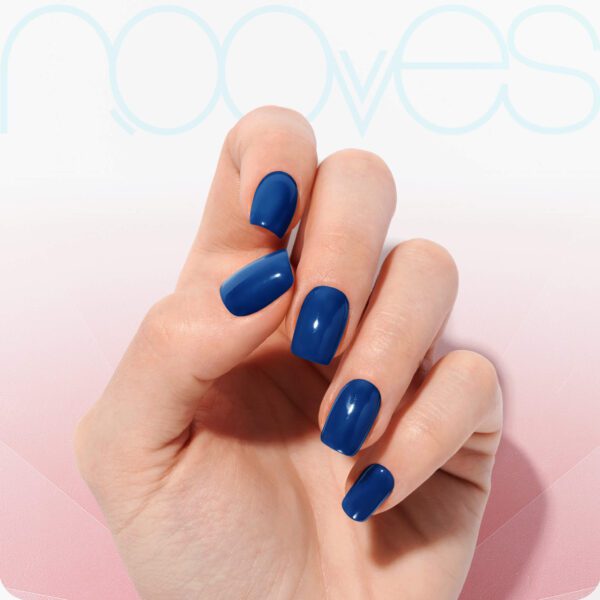 Marca: NOOVES. Imagen: LaminasdeGel1EauxProfondes_5ae82d2c-3765-41a1-9581-1782644161d4.jpg. Starter Kit Beauty Blue|2 Láminas de Uñas de Gel Precurado Premium|Lámpara de uñas UV/LED|Gel Top Coat Glossy|Tiras De Uñas De Gel semicurado|Pegatinas Uñas Semipermanente en Gel|Gel Nail stickers