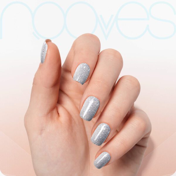 Marca: NOOVES. Imagen: LaminasdeGel4DazzlingDiva.jpg. Starter Kit Beauty Glitter |2 Láminas de Uñas de Gel Precurado Premium|Lámpara de uñas UV/LED|Gel Top Coat Glossy|Tiras De Uñas De Gel semicurado|Pegatinas Uñas Semipermanente en Gel|Gel Nail stickers