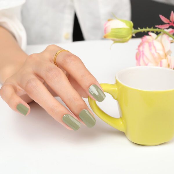 Marca: NOOVES. Imagen: Olive_Green_P.jpg. NOOVES NAILS Láminas de Uñas de Gel Precurado Premium - Olive Green - Verde | Tiras De Uñas De Gel Semicurado| Pegatinas Uñas Semipermanente en Gel| Gel Nail stickers| Uñas de gel Pegatinas