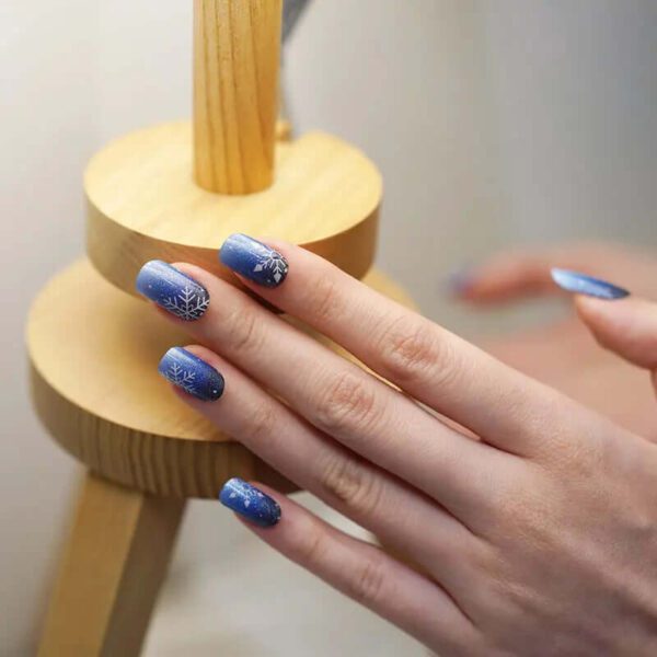 Marca: NOOVES. Imagen: Polar-Chill-9.jpg. NOOVES NAILS Láminas de Uñas de Gel Precurado Premium - Polar Chill | Azul | Tiras De Uñas De Gel semicurado| Pegatinas Uñas Semipermanente en Gel| Gel Nail stickers| Uñas de gel Pegatinas