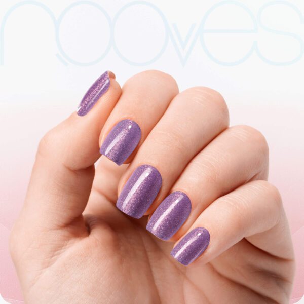 Marca: NOOVES. Imagen: Purple-Twist-1.jpg. NOOVES NAILS Láminas de Uñas de Gel Precurado Premium - Purple Twist | Violeta | Tiras De Uñas De Gel semicurado| Pegatinas Uñas Semipermanente en Gel| Gel Nail stickers| Uñas de gel Pegatinas