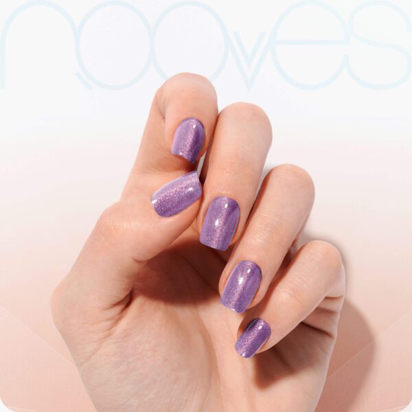 Marca: NOOVES. Imagen: Purple-Twist-2.jpg. NOOVES NAILS Láminas de Uñas de Gel Precurado Premium - Purple Twist | Violeta | Tiras De Uñas De Gel semicurado| Pegatinas Uñas Semipermanente en Gel| Gel Nail stickers| Uñas de gel Pegatinas