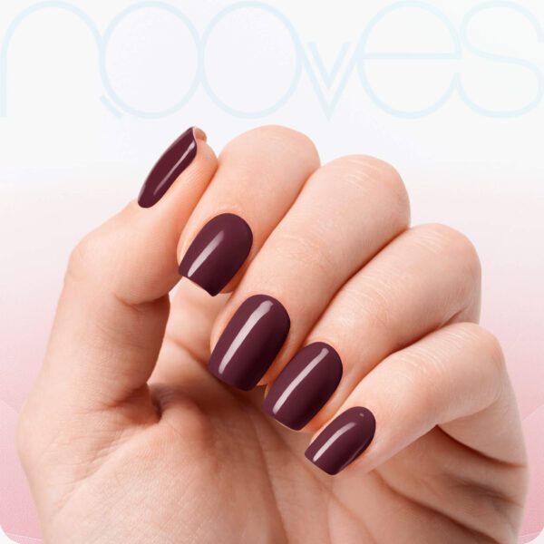 Marca: NOOVES. Imagen: Red-Wine-7.jpg. NOOVES NAILS Láminas de Uñas de Gel Precurado Premium - Red Wine - Rojo | Tiras De Uñas De Gel Semicurado| Pegatinas Uñas Semipermanente en Gel| Gel Nail stickers| Uñas de gel Pegatinas