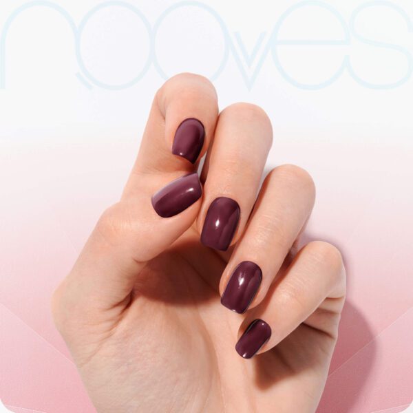 Marca: NOOVES. Imagen: Red-Wine-8.jpg. NOOVES NAILS Láminas de Uñas de Gel Precurado Premium - Red Wine - Rojo | Tiras De Uñas De Gel Semicurado| Pegatinas Uñas Semipermanente en Gel| Gel Nail stickers| Uñas de gel Pegatinas