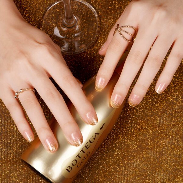 Marca: NOOVES. Imagen: goldglitter_15.jpg. NOOVES NAILS Láminas de Uñas de Gel Precurado Premium - Gold Glitter - Dorado (Glitter - Dorado) | Tiras De Uñas De Gel semicurado| Pegatinas Uñas Semipermanente en Gel| Gel Nail stickers| Uñas de gel Pegatinas